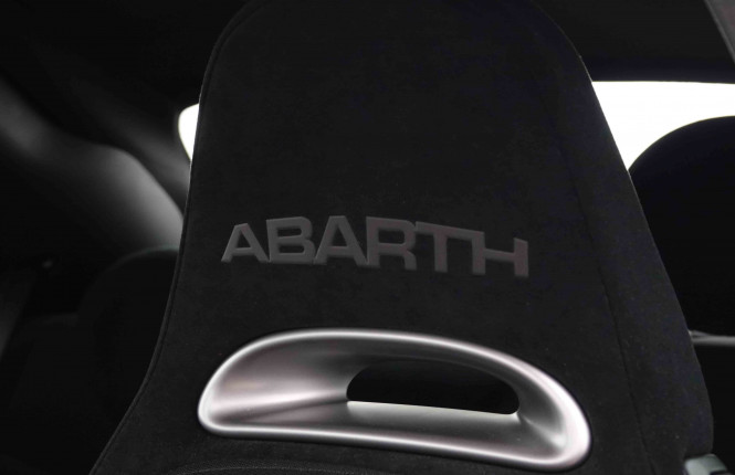 ABARTH_ABARTH_695C_2446633_13.jpg