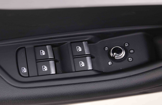 AUDI_AUDI_A4_2547236_23.jpg