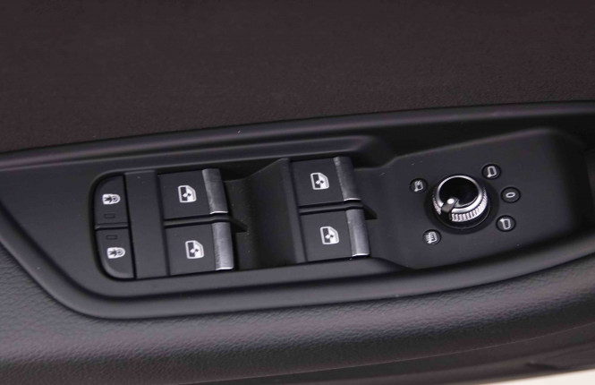 AUDI_AUDI_A4_2548646_23.jpg
