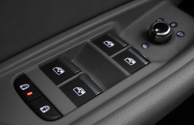 AUDI_AUDI_A4_2652018_21.jpg AUDI_AUDI_A4_2652018_21.jpg