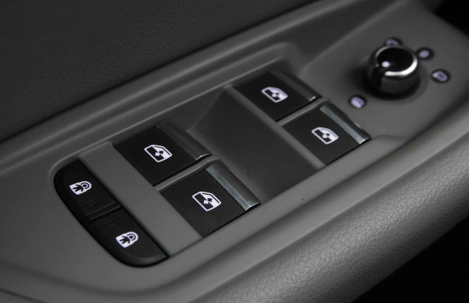 AUDI_AUDI_A4_2652019_21.jpg AUDI_AUDI_A4_2652019_21.jpg