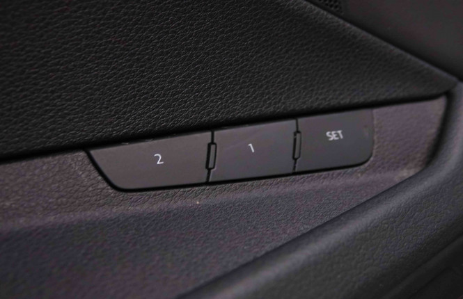 AUDI_AUDI_E_TRON_2548419_23.jpg