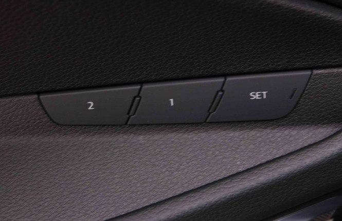 AUDI_AUDI_E_TRON_2551046_20.jpg