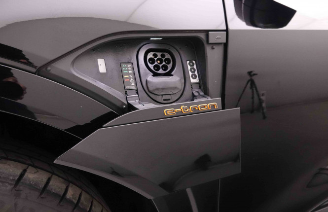 AUDI_AUDI_E_TRON_2652529_25.jpg