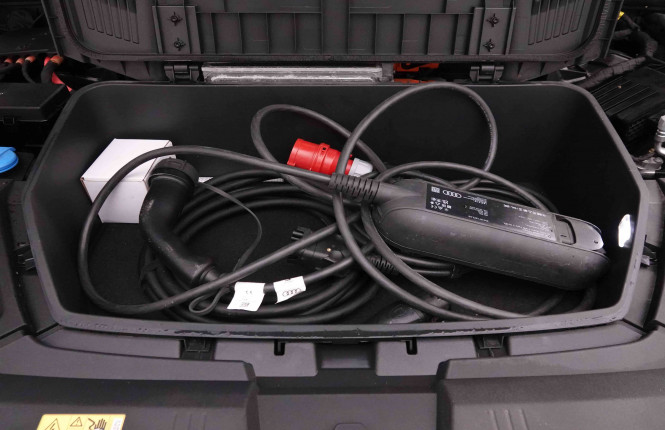 AUDI_AUDI_E_TRON_2652529_27.jpg