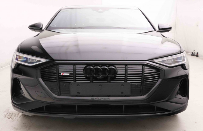 AUDI_AUDI_E_TRON_2652529_32.jpg