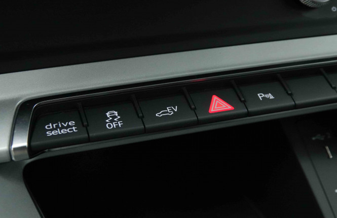 AUDI_AUDI_Q3_2653680_12.jpg AUDI_AUDI_Q3_2653680_12.jpg