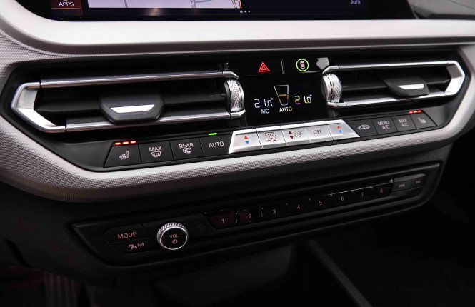 BMW_BMW_1_2548707_16.jpg