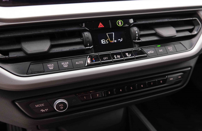 BMW_BMW_1_2548750_14.jpg