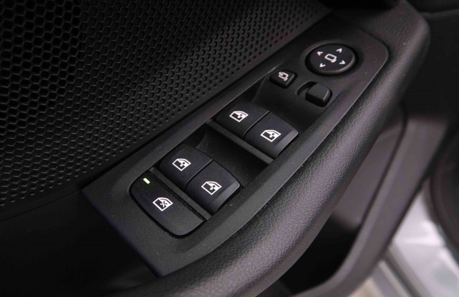 BMW_BMW_2_2550184_23.jpg