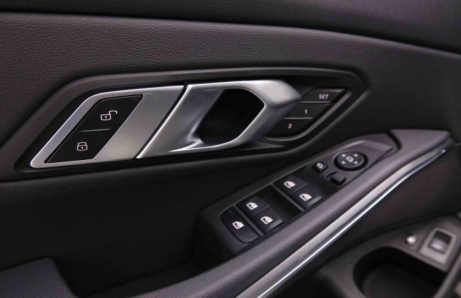BMW_BMW_3_2551258_25.jpg