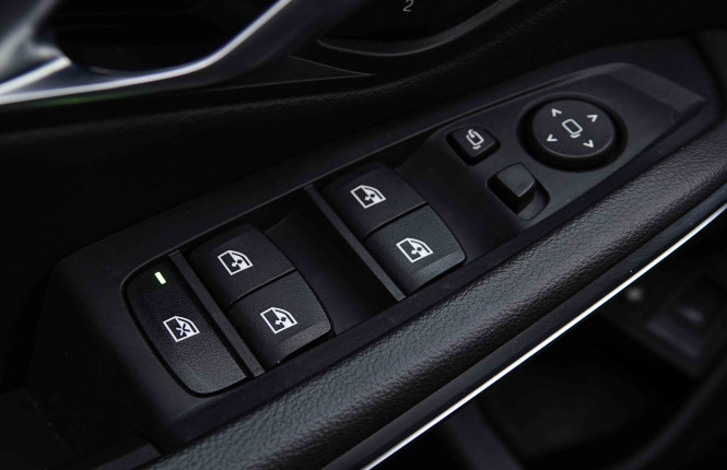 BMW_BMW_3_2655008_23.jpg