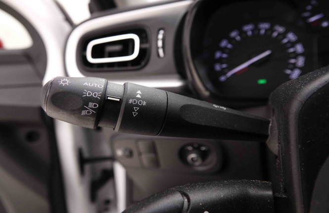 CITROEN_CITROEN_C3_2551055_15.jpg CITROEN_CITROEN_C3_2551055_15.jpg