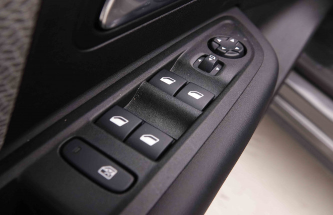 CITROEN_CITROEN_C4 X_2549728_21.jpg