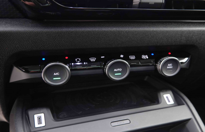 CITROEN_CITROEN_C4 X_2550576_15.jpg CITROEN_CITROEN_C4 X_2550576_15.jpg