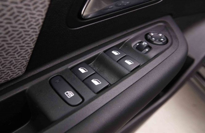 CITROEN_CITROEN_C4 X_2550576_21.jpg CITROEN_CITROEN_C4 X_2550576_21.jpg