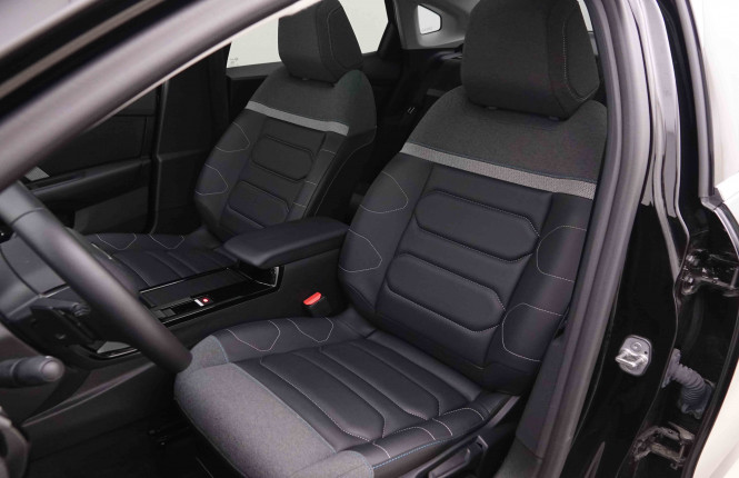 CITROEN_CITROEN_C4 X_2550576_6.jpg CITROEN_CITROEN_C4 X_2550576_6.jpg