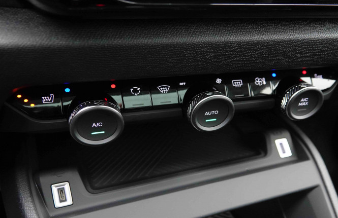 CITROEN_CITROEN_C4 X_2652110_15.jpg CITROEN_CITROEN_C4 X_2652110_15.jpg