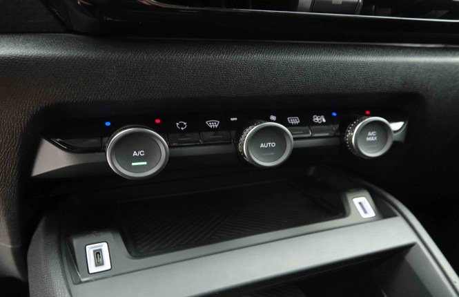 CITROEN_CITROEN_C4 X_2653786_12.jpg CITROEN_CITROEN_C4 X_2653786_12.jpg