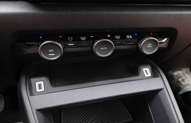 CITROEN_CITROEN_C4_2549341_13.jpg