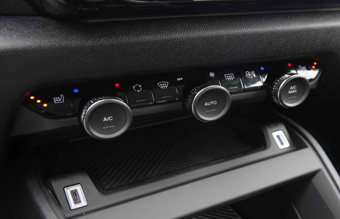 CITROEN_CITROEN_C4_2549639_15.jpg