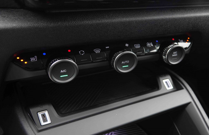 CITROEN_CITROEN_C4_2549640_15.jpg