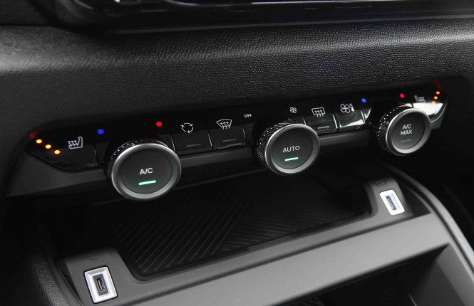 CITROEN_CITROEN_C4_2549643_15.jpg CITROEN_CITROEN_C4_2549643_15.jpg