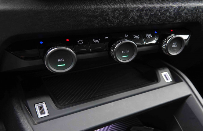 CITROEN_CITROEN_C4_2550088_16.jpg CITROEN_CITROEN_C4_2550088_16.jpg