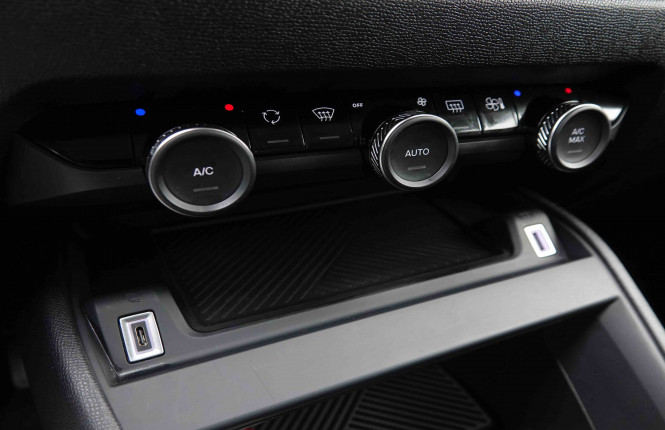 CITROEN_CITROEN_C4_2550089_15.jpg CITROEN_CITROEN_C4_2550089_15.jpg