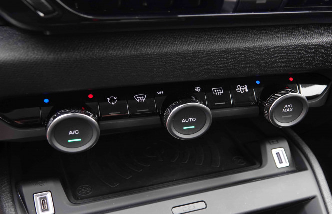 CITROEN_CITROEN_C4_2550580_13.jpg CITROEN_CITROEN_C4_2550580_13.jpg