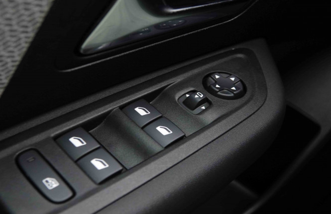 CITROEN_CITROEN_C4_2550940_20.jpg CITROEN_CITROEN_C4_2550940_20.jpg