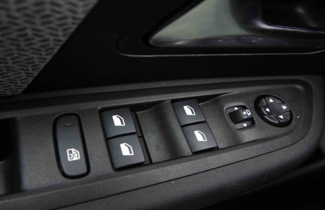 CITROEN_CITROEN_C4_2550942_20.jpg CITROEN_CITROEN_C4_2550942_20.jpg