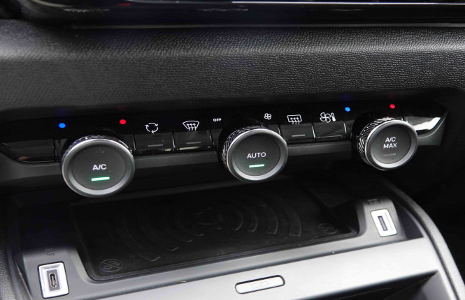 CITROEN_CITROEN_C4_2550944_13.jpg CITROEN_CITROEN_C4_2550944_13.jpg