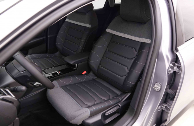 CITROEN_CITROEN_C4_2550946_6.jpg CITROEN_CITROEN_C4_2550946_6.jpg