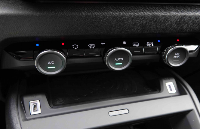 CITROEN_CITROEN_C4_2550948_12.jpg CITROEN_CITROEN_C4_2550948_12.jpg