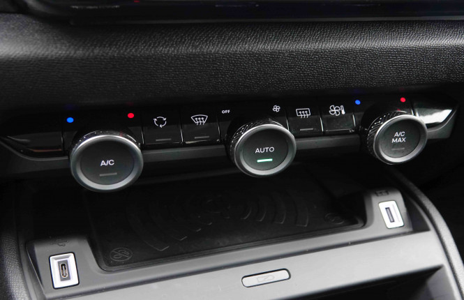 CITROEN_CITROEN_C4_2550950_13.jpg CITROEN_CITROEN_C4_2550950_13.jpg