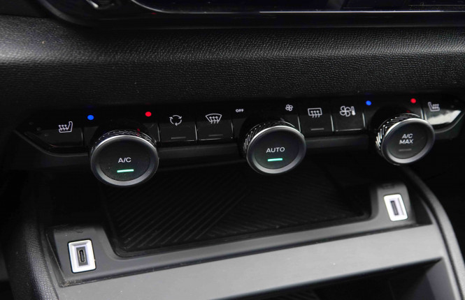 CITROEN_CITROEN_C4_2550955_14.jpg CITROEN_CITROEN_C4_2550955_14.jpg