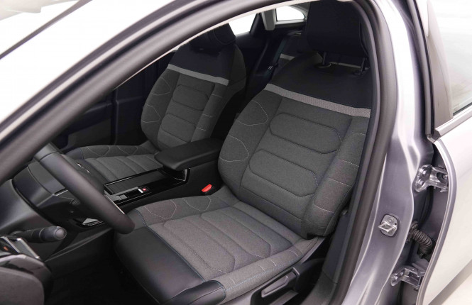 CITROEN_CITROEN_C4_2550955_6.jpg CITROEN_CITROEN_C4_2550955_6.jpg