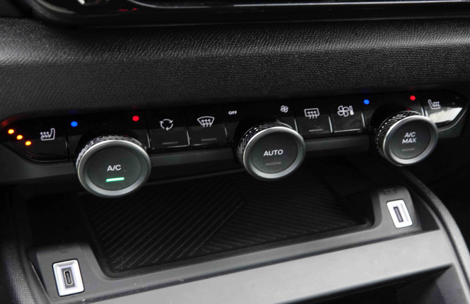 CITROEN_CITROEN_C4_2550958_14.jpg CITROEN_CITROEN_C4_2550958_14.jpg