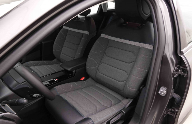 CITROEN_CITROEN_C4_2550958_6.jpg CITROEN_CITROEN_C4_2550958_6.jpg