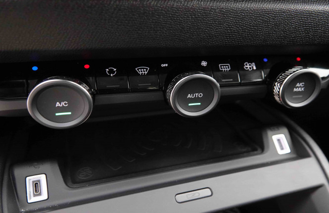 CITROEN_CITROEN_C4_2551423_12.jpg CITROEN_CITROEN_C4_2551423_12.jpg