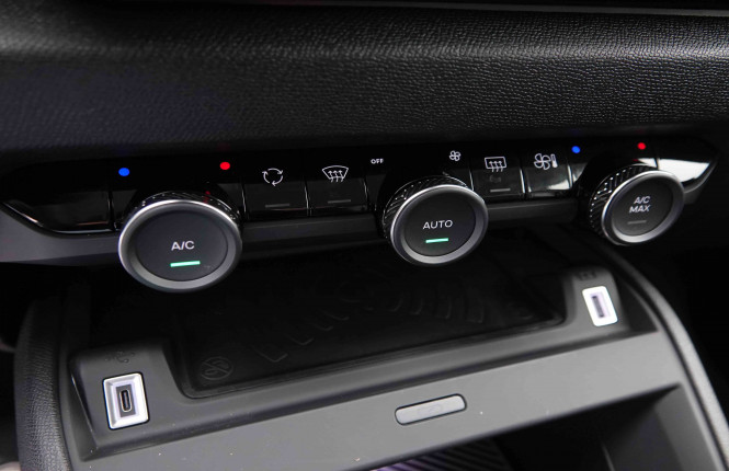 CITROEN_CITROEN_C4_2551424_13.jpg CITROEN_CITROEN_C4_2551424_13.jpg