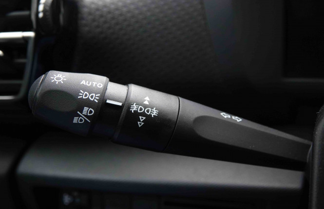 CITROEN_CITROEN_C4_2551424_16.jpg CITROEN_CITROEN_C4_2551424_16.jpg