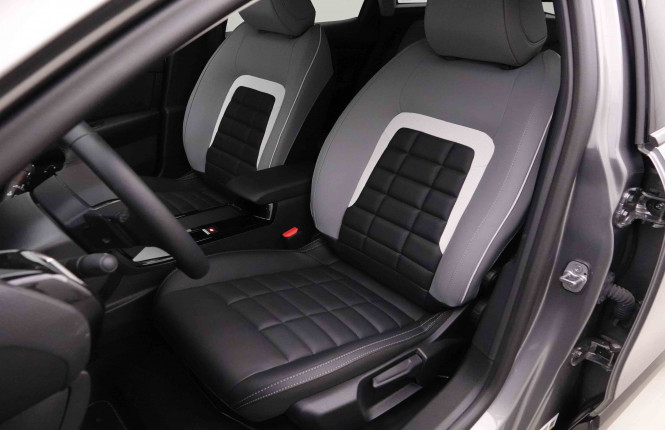 CITROEN_CITROEN_C4_2652043_6.jpg CITROEN_CITROEN_C4_2652043_6.jpg