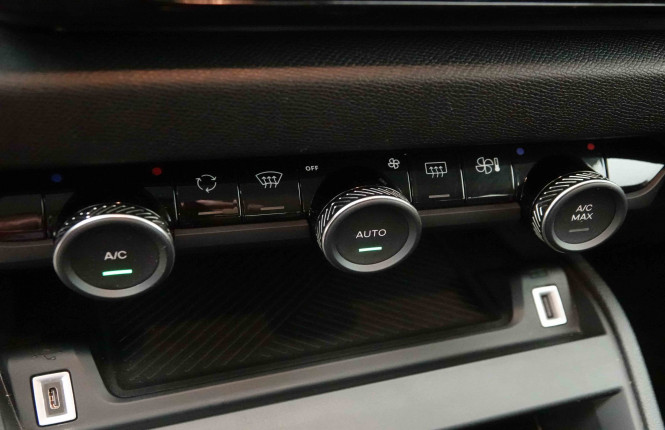 CITROEN_CITROEN_C4_2653653_14.jpg CITROEN_CITROEN_C4_2653653_14.jpg