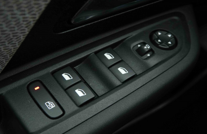 CITROEN_CITROEN_C4_2653653_20.jpg CITROEN_CITROEN_C4_2653653_20.jpg