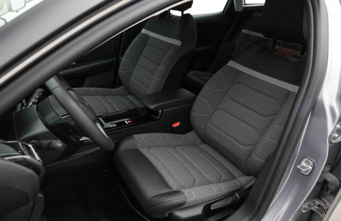 CITROEN_CITROEN_C4_2653653_6.jpg CITROEN_CITROEN_C4_2653653_6.jpg