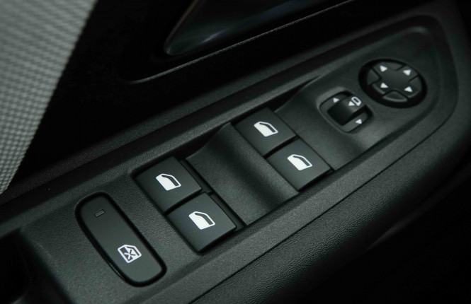 CITROEN_CITROEN_C4_2654237_20.jpg CITROEN_CITROEN_C4_2654237_20.jpg