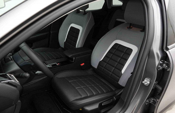 CITROEN_CITROEN_C4_2654240_6.jpg CITROEN_CITROEN_C4_2654240_6.jpg