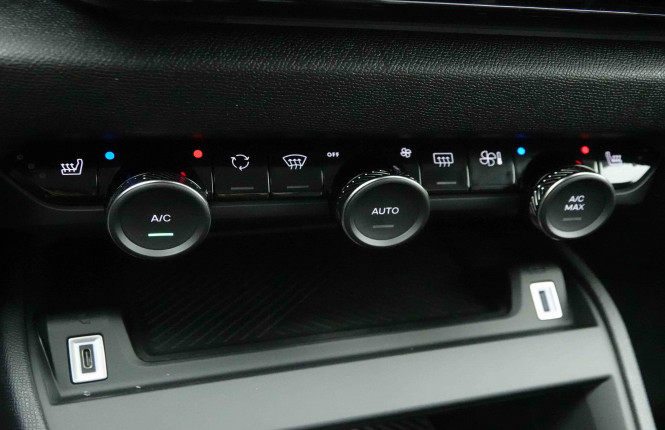 CITROEN_CITROEN_C4_2654242_14.jpg CITROEN_CITROEN_C4_2654242_14.jpg